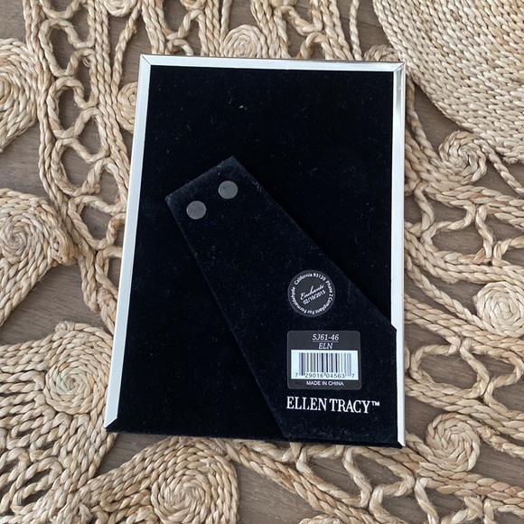 Three picture frames 🖼️ - Picture 8 of 11